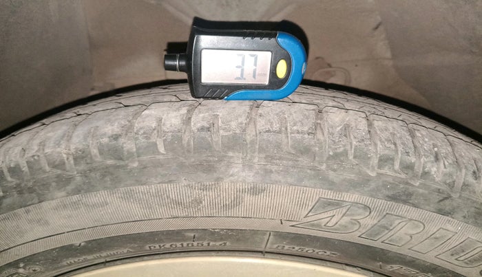 2011 Tata Indica Vista GVX SAFIRE90, Petrol, Manual, 37,587 km, tyre