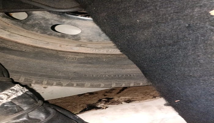 2011 Tata Indica Vista GVX SAFIRE90, Petrol, Manual, 37,587 km, tyre