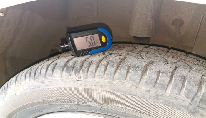 2011 Tata Indica Vista GVX SAFIRE90, Petrol, Manual, 37,587 km, tyre