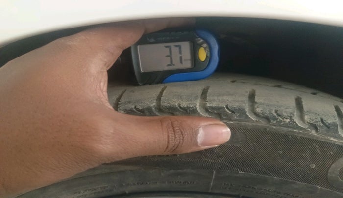 2015 Hyundai Eon MAGNA +, Petrol, Manual, 71,857 km, tyre