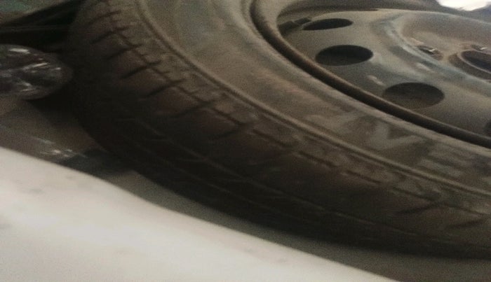 2015 Hyundai Eon MAGNA +, Petrol, Manual, 71,857 km, tyre