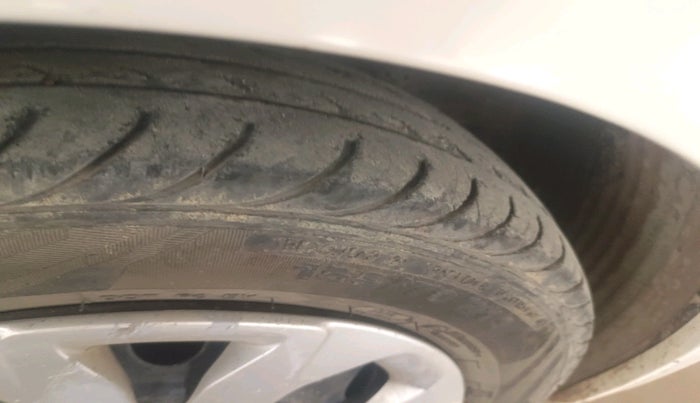 2015 Hyundai Eon MAGNA +, Petrol, Manual, 71,857 km, tyre