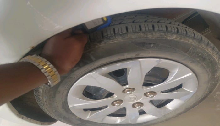 2015 Hyundai Eon MAGNA +, Petrol, Manual, 71,857 km, tyre