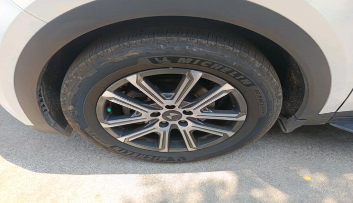 2022 Mahindra XUV700 AX 7 LUXURY P AT 7 STR, Petrol, Automatic, 47,506 km, tyre