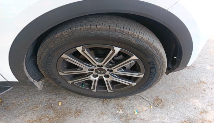 2022 Mahindra XUV700 AX 7 LUXURY P AT 7 STR, Petrol, Automatic, 47,506 km, tyre