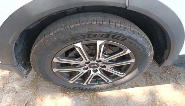 2022 Mahindra XUV700 AX 7 LUXURY P AT 7 STR, Petrol, Automatic, 47,506 km, tyre