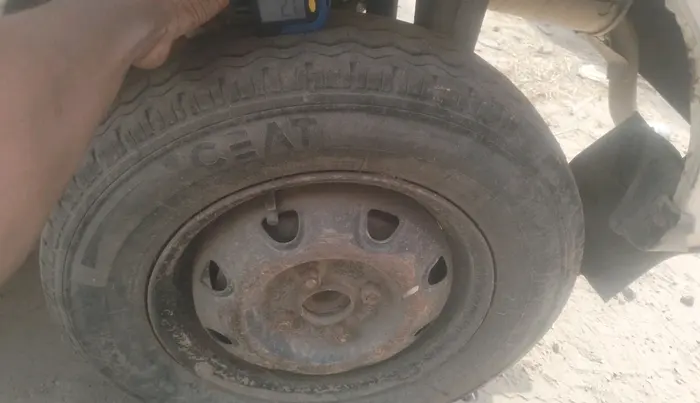 2011 Maruti Eeco 5 STR WITH A/C+HTR, CNG, Manual, 1,02,611 km, tyre