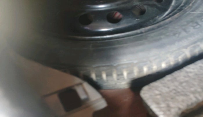 2011 Maruti Wagon R 1.0 VXI, Petrol, Manual, 1,42,393 km, tyre