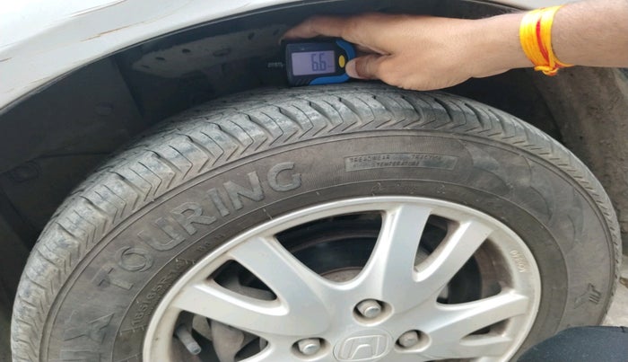 2015 Honda Brio S MT, CNG, Manual, 90,411 km, tyre