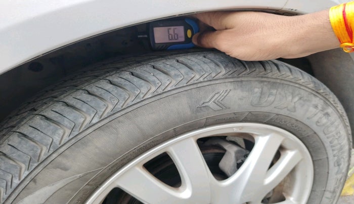 2015 Honda Brio S MT, CNG, Manual, 90,411 km, tyre