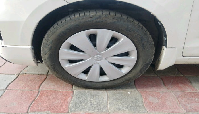 2017 Maruti Ertiga VXI, Petrol, Manual, 93,141 km, tyre