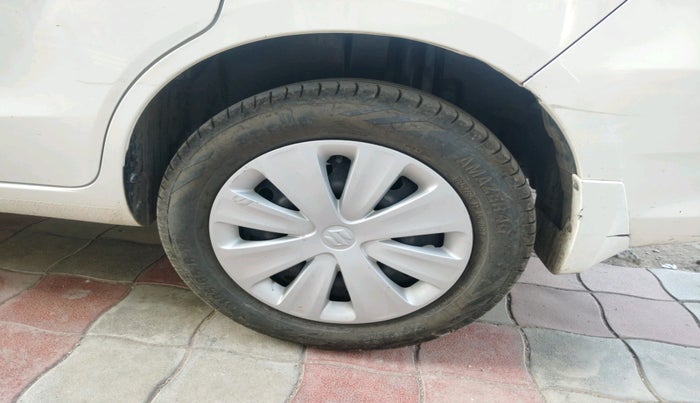 2017 Maruti Ertiga VXI, Petrol, Manual, 93,141 km, tyre