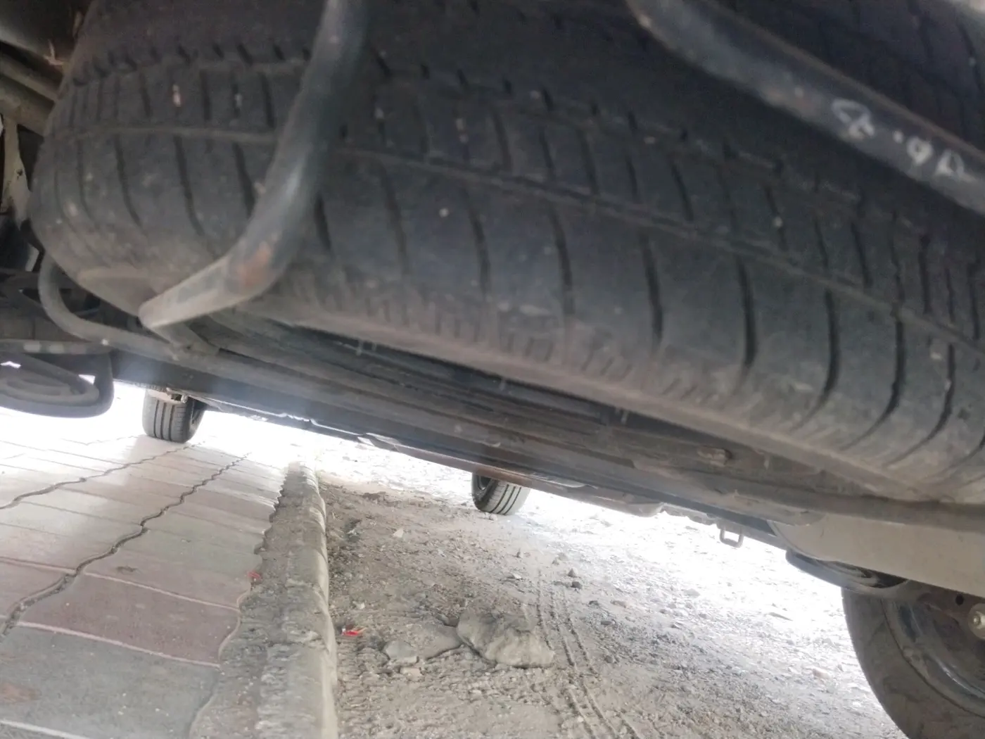 2017 Maruti Ertiga VXI, Petrol, Manual, 93,141 km, tyre