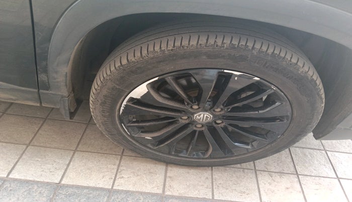 2021 MG HECTOR PLUS SHARP 1.5 PETROL TURBO HYBRID MT 6-STR, Petrol, Manual, 21,920 km, tyre