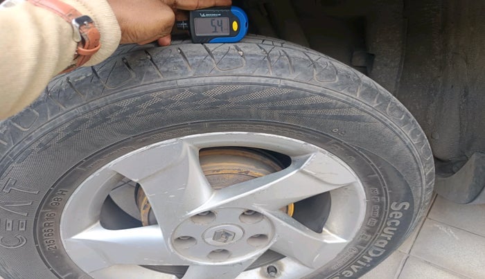 2013 Renault Duster 85 PS RXL DIESEL, Diesel, Manual, 1,11,070 km, tyre