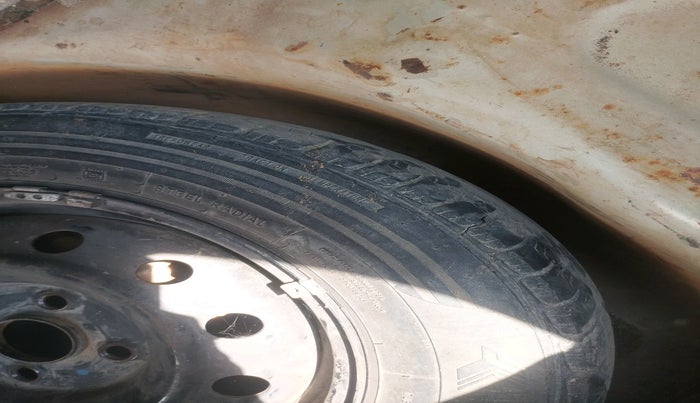 2014 Maruti Swift VXI, Petrol, Manual, 83,248 km, tyre