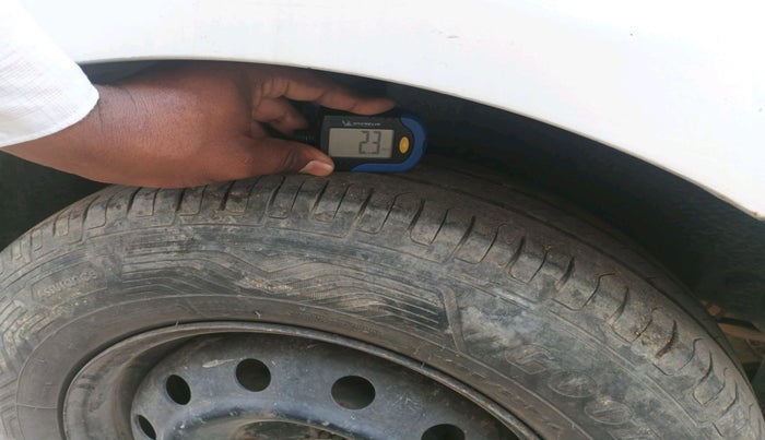 2014 Maruti Swift VXI, Petrol, Manual, 83,248 km, tyre