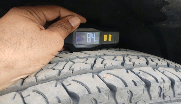 2017 Mahindra TUV300 T8 AMT, Diesel, Automatic, 1,00,290 km, tyre