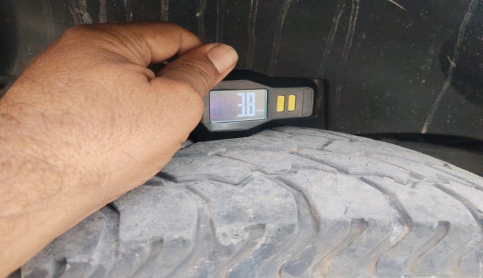 2017 Mahindra TUV300 T8 AMT, Diesel, Automatic, 1,00,290 km, tyre