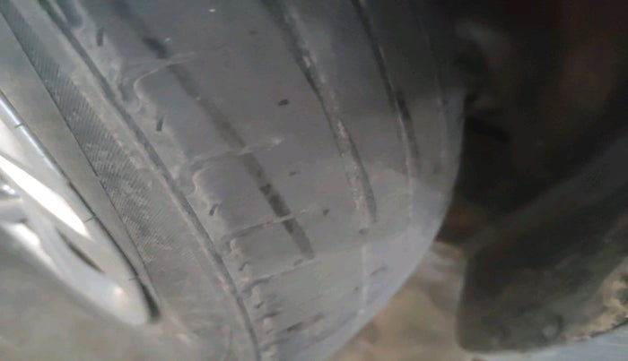 2021 Hyundai AURA S 1.2 CNG, CNG, Manual, 2,04,240 km, tyre