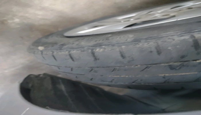 2021 Hyundai AURA S 1.2 CNG, CNG, Manual, 2,04,240 km, tyre