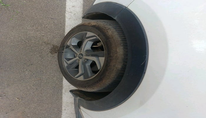 2018 Hyundai Creta SX AT 1.6 DIESEL, Diesel, Automatic, 1,23,792 km, tyre