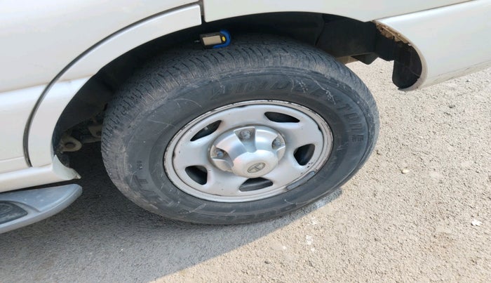 2011 Tata Safari 4X2 EX DICOR 2.2 VTT, Diesel, Manual, 1,04,631 km, tyre