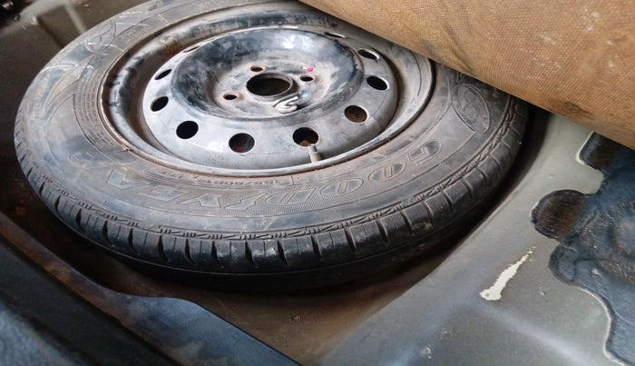 2012 Maruti Swift Dzire VDI, Diesel, Manual, 1,07,475 km, tyre