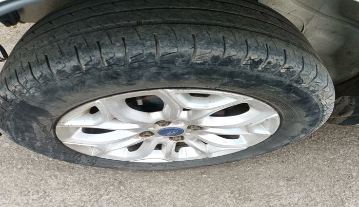 2015 Ford Ecosport TITANIUM 1.5L DIESEL, Diesel, Manual, 3,32,469 km, tyre