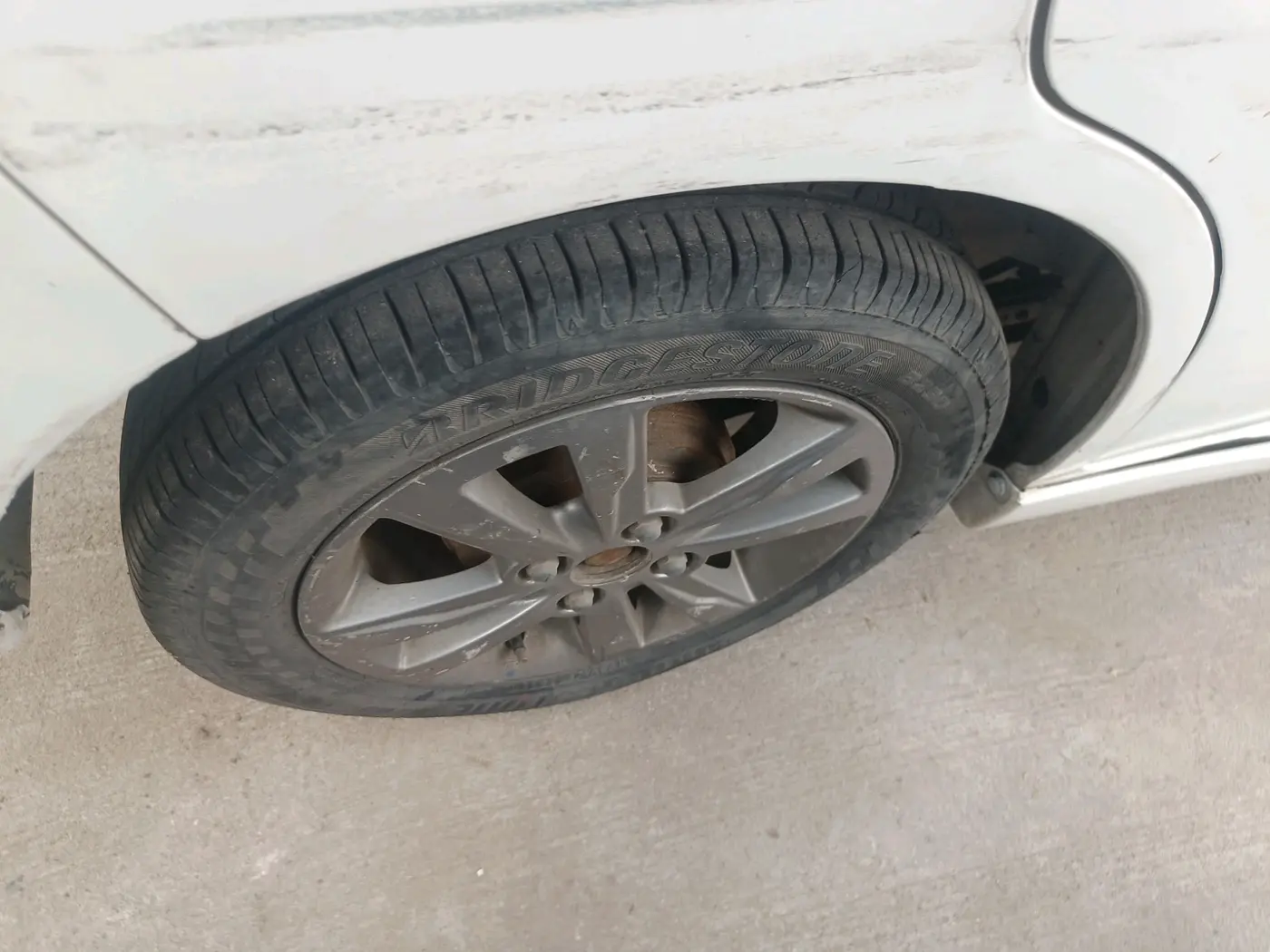 2013 Maruti Wagon R 1.0 VXI, CNG, Manual, 1,05,800 km, tyre