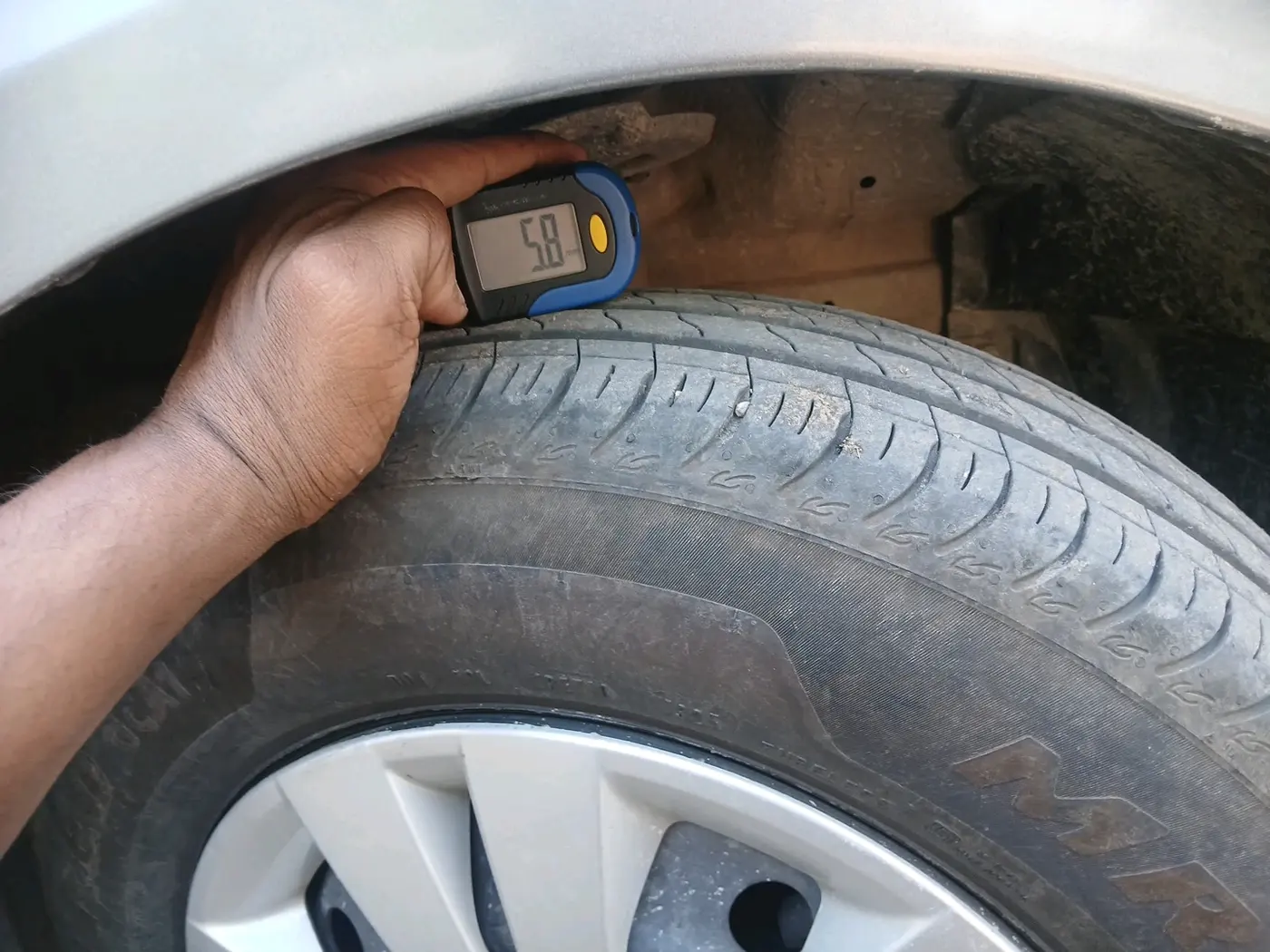 2013 Maruti Swift Dzire VXI, Petrol, Manual, 1,12,924 km, tyre