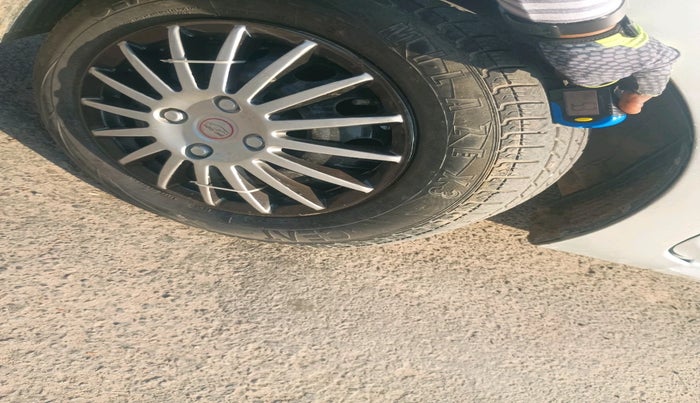 2018 Hyundai Eon ERA +, Petrol, Manual, 1,37,955 km, tyre