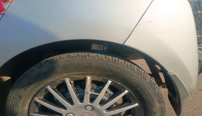 2018 Hyundai Eon ERA +, Petrol, Manual, 1,37,955 km, tyre