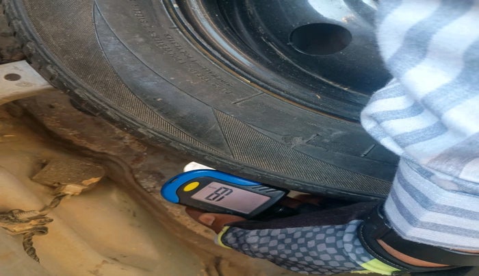 2018 Hyundai Eon ERA +, Petrol, Manual, 1,37,955 km, tyre