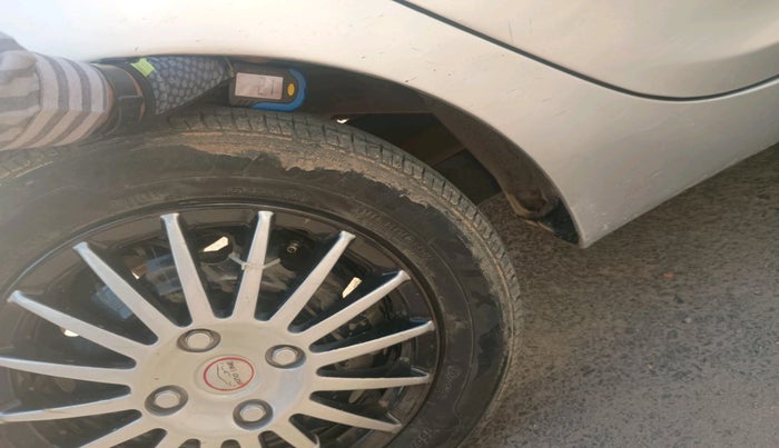 2018 Hyundai Eon ERA +, Petrol, Manual, 1,37,955 km, tyre