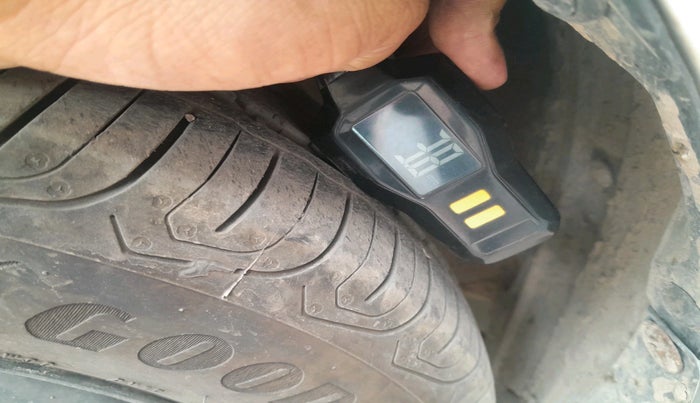 2014 Toyota Etios G, CNG, Manual, 67,159 km, tyre