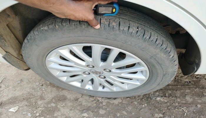 2024 Maruti Dzire ZXI CNG, CNG, Manual, 42,777 km, tyre