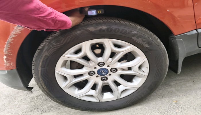 2015 Ford Ecosport TITANIUM 1.5L PETROL AT, Petrol, Automatic, 1,01,336 km, tyre