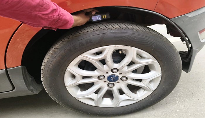 2015 Ford Ecosport TITANIUM 1.5L PETROL AT, Petrol, Automatic, 1,01,336 km, tyre