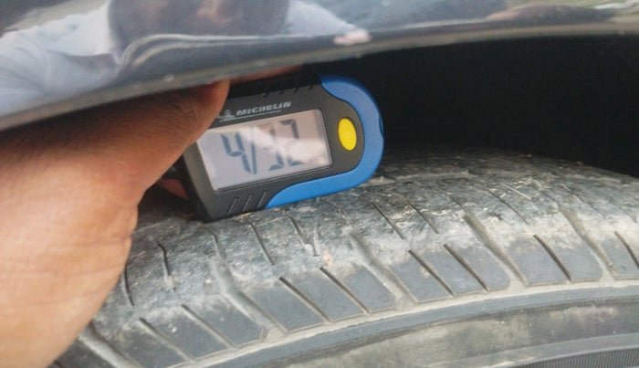 2012 Skoda Rapid AMBITION 1.6 TDI CR MT, Diesel, Manual, 3,86,744 km, tyre