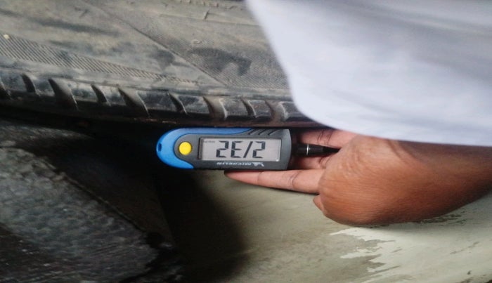 2012 Skoda Rapid AMBITION 1.6 TDI CR MT, Diesel, Manual, 3,86,744 km, tyre