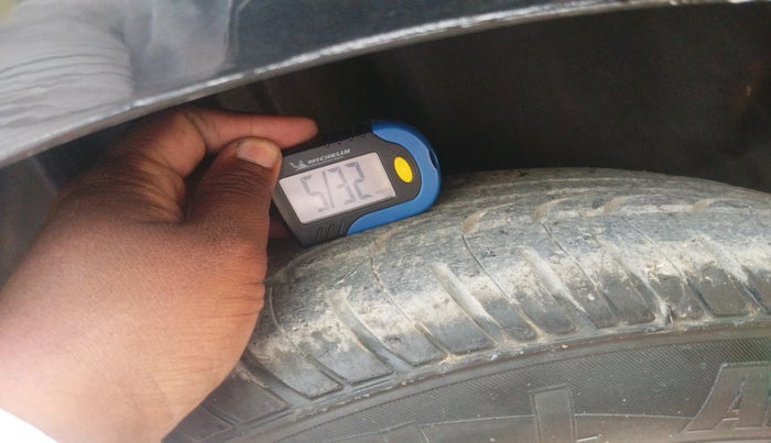 2012 Skoda Rapid AMBITION 1.6 TDI CR MT, Diesel, Manual, 3,86,744 km, tyre