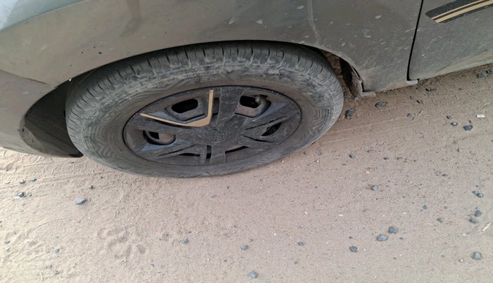 2017 Datsun Redi Go GOLD LIMITED EDITION, Petrol, Manual, 1,39,252 km, tyre