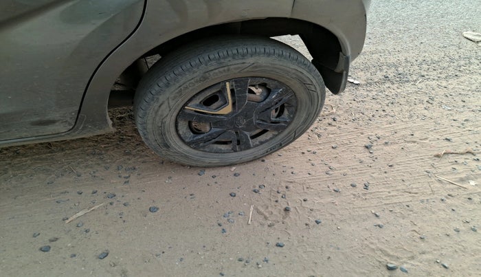 2017 Datsun Redi Go GOLD LIMITED EDITION, Petrol, Manual, 1,39,252 km, tyre