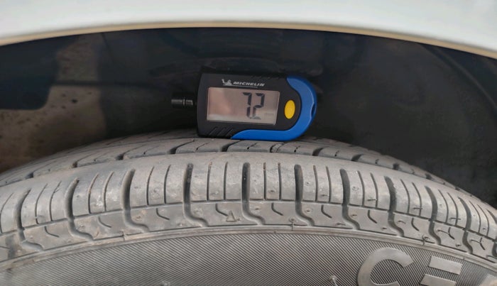 2013 Hyundai Eon ERA +, CNG, Manual, 1,53,293 km, tyre