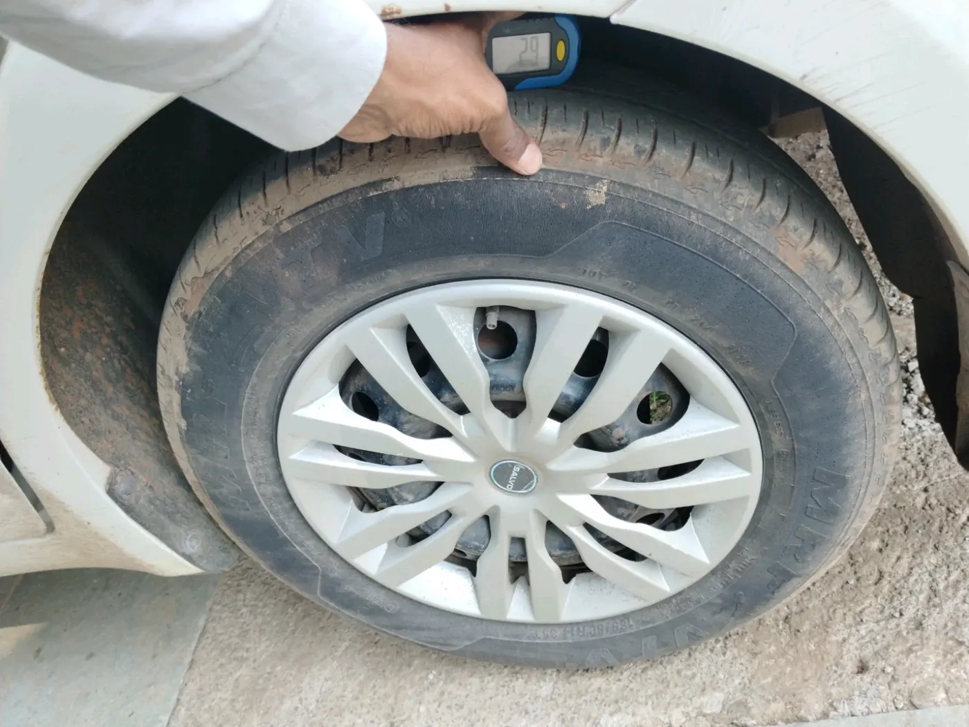 2009 Maruti Swift Dzire VDI, Diesel, Manual, 2,43,293 km, tyre