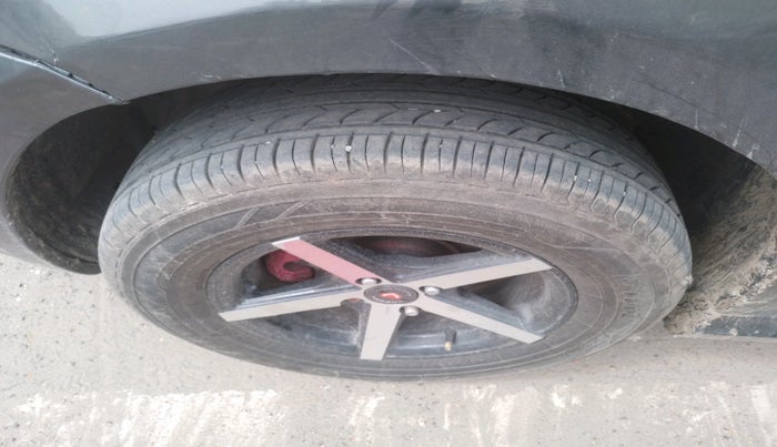 2015 Maruti Swift VXI, Petrol, Manual, 1,10,132 km, tyre