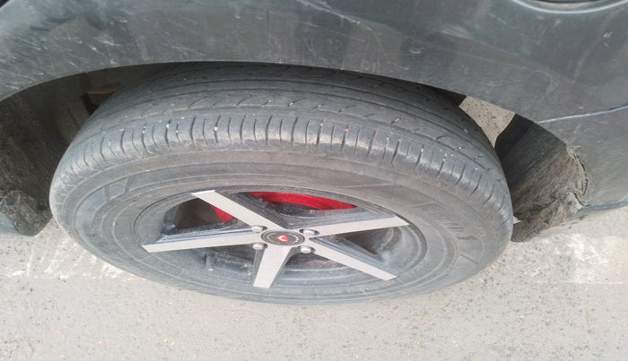 2015 Maruti Swift VXI, Petrol, Manual, 1,10,132 km, tyre