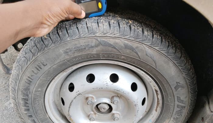 2011 Maruti Alto LXI, CNG, Manual, 1,93,333 km, tyre