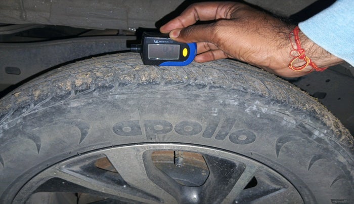 2022 Toyota Innova Crysta 2.4 GX AT 7 STR, Diesel, Automatic, 56,951 km, tyre